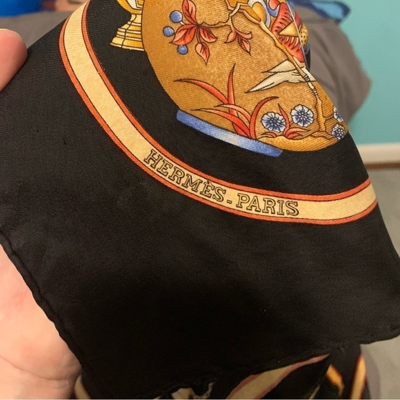 Hermes Silk Qu Importe Le Flacon Scarf - Picture 13 of 14
